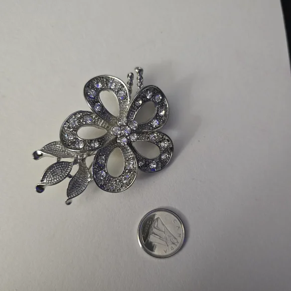 Clear Rhinestone/Pave Flower Brooch/ Pins/ Silver Tone - Picture 6 of 6